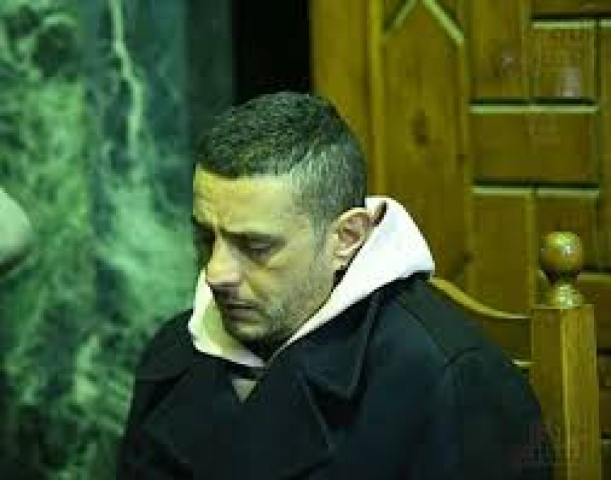 الحزن يسيطر على أحمد الفيشاوي في عزاء والدته سمية الألفي