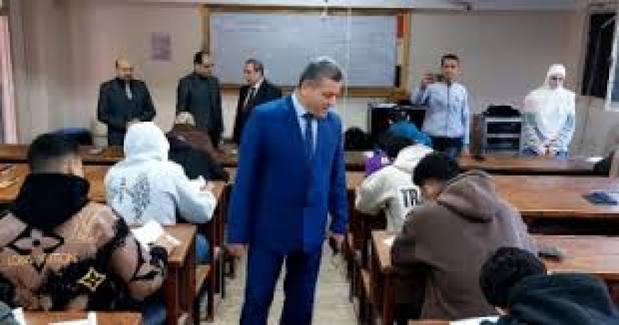 نائب رئيس جامعة بنها يتفقد امتحانات الفصل الدراسي الأول بكلية العلوم