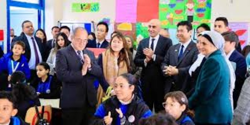 وزير التعليم الياباني يشيد بمستوى طلاب المدارس المصرية اليابانية