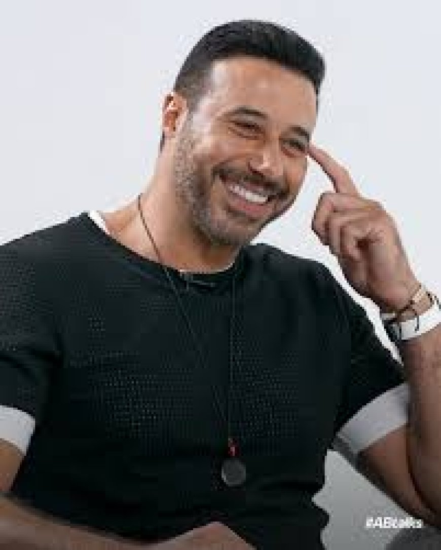 أحمد السعدني يهنئ شقيقته ميريت على صدور كتابها الجديد بمعرض الكتاب