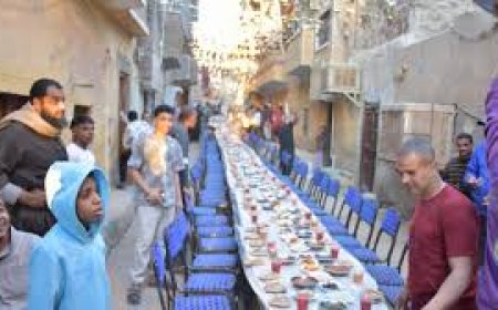 مائدة الألف صائم.. أهالى الحصايا ينظمون أكبر إفطار جماعى شرق أسوان..