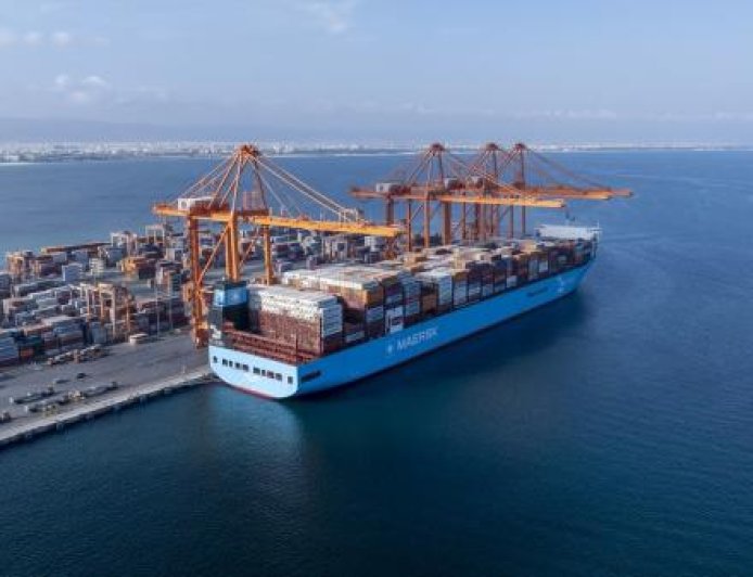 ميناء صلالة العُماني يسجل أعلى أداء تشغيلي في تاريخه ويعزز الشراكات الدولية