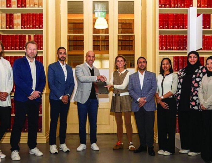 لتعزيز قطاع فعاليات الأعمال.. عُمان توقع عقد شراكة عالمية