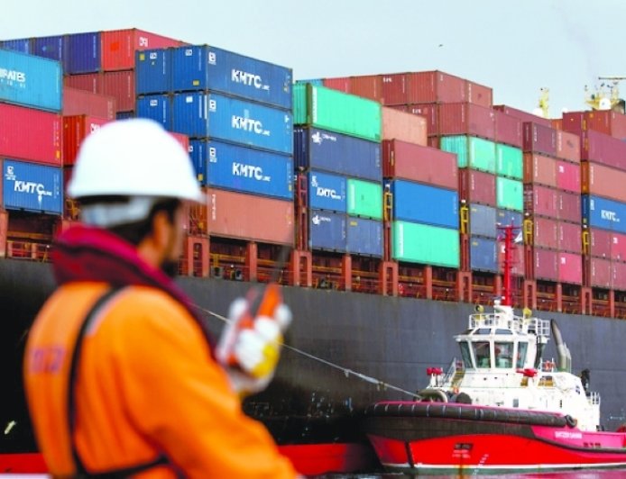 سلطنة عُمان تسجل أداء إيجابيا في التجارة الخارجية العام الماضي