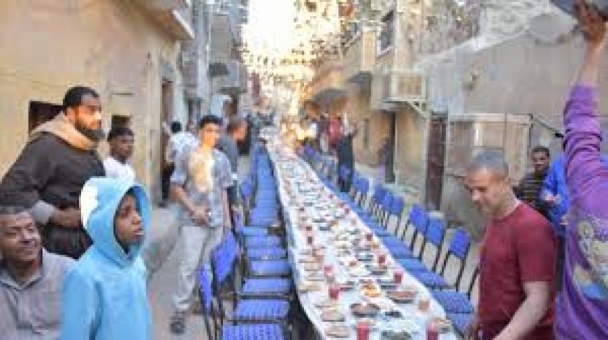 مائدة الألف صائم.. أهالى الحصايا ينظمون أكبر إفطار جماعى شرق أسوان..