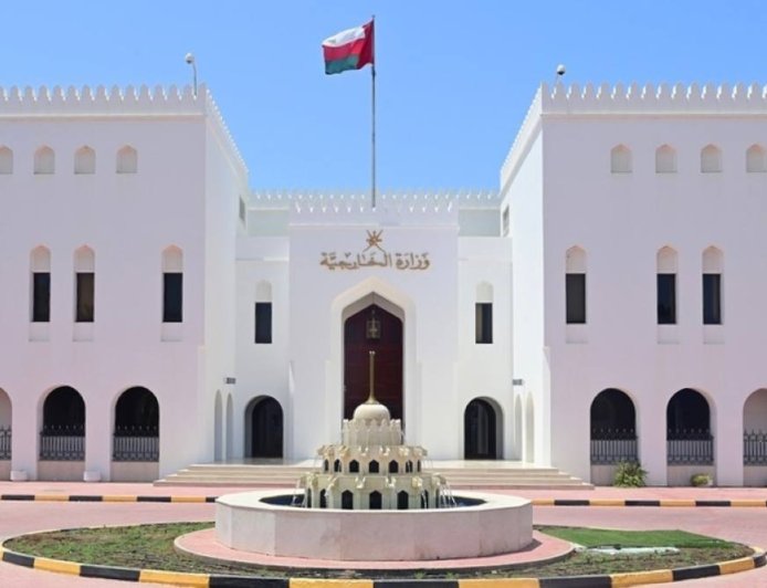 سلطنة عُمان تجدد دعوتها لوقف الحرب وإحلال السلام رغم الهجماتُ التي استهدفتها