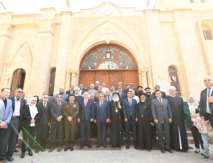 محافظ الدقهلية ومدير أمن الدقهلية يقدمان التهنئة للأخوة الاقباط بمناسبة عيد القيامة المجيد