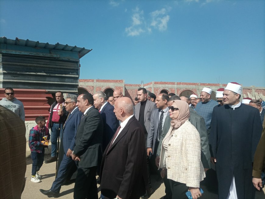 محافظ الدقهلية ومدير أمن الدقهلية يقدمان التهنئة للأخوة الاقباط بمناسبة عيد القيامة المجيد