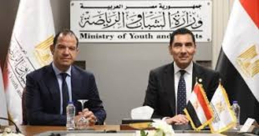 وزير الشباب والرياضة يعقد اجتماع موسع مع مسؤولي شركة استادات