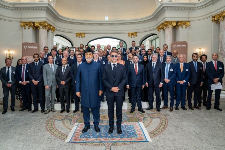 هيثم وماكرون يشهدان توقيع عدد من الاتفاقيّات ومذكّرات التّفاهم خلال مُنتدى رجال الأعمال بباريس