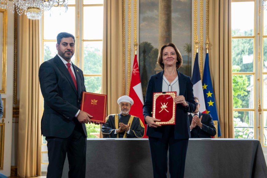 هيثم وماكرون يشهدان توقيع عدد من الاتفاقيّات ومذكّرات التّفاهم خلال مُنتدى رجال الأعمال بباريس