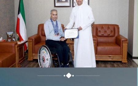 الجلاهمة يكرّم بطل المبارزة طارق القلاف تقديراً لإنجازاته الرياضية