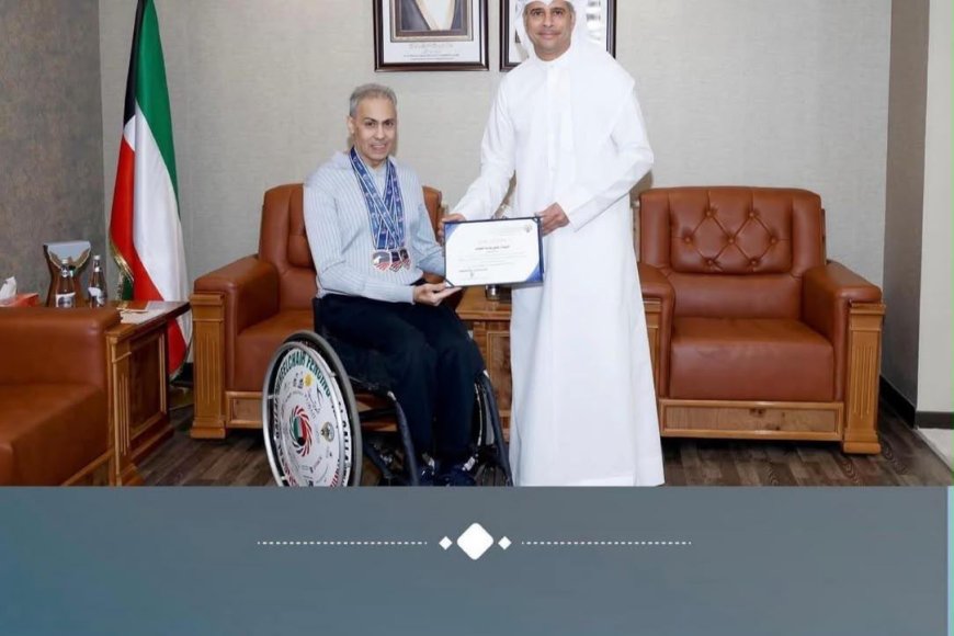 الجلاهمة يكرّم بطل المبارزة طارق القلاف تقديراً لإنجازاته الرياضية