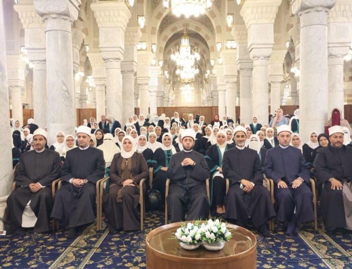 وزير الأوقاف يلتقي واعظات الوزارة بمسجد السيدة زينب -رضي الله عنها- بالقاهرة