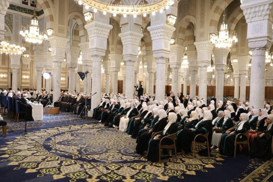 وزير الأوقاف يلتقي واعظات الوزارة بمسجد السيدة زينب -رضي الله عنها- بالقاهرة