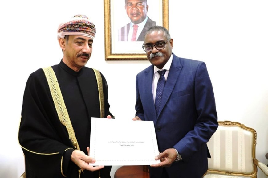 عبد الله الرحبي سفير عُمان المعتمد لدى مصر يقدم نسخة من أوراق اعتماده سفيرًا فوق العادة ومفوضًا غير مقيم لدى أنجولا